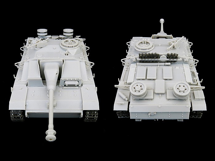 StuGIIIG421BldTopFrtBck03SS